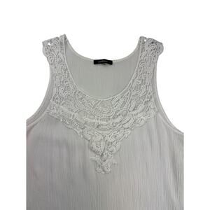 Women’s Ambiance Size 2XL White Embroidered Tank Top.